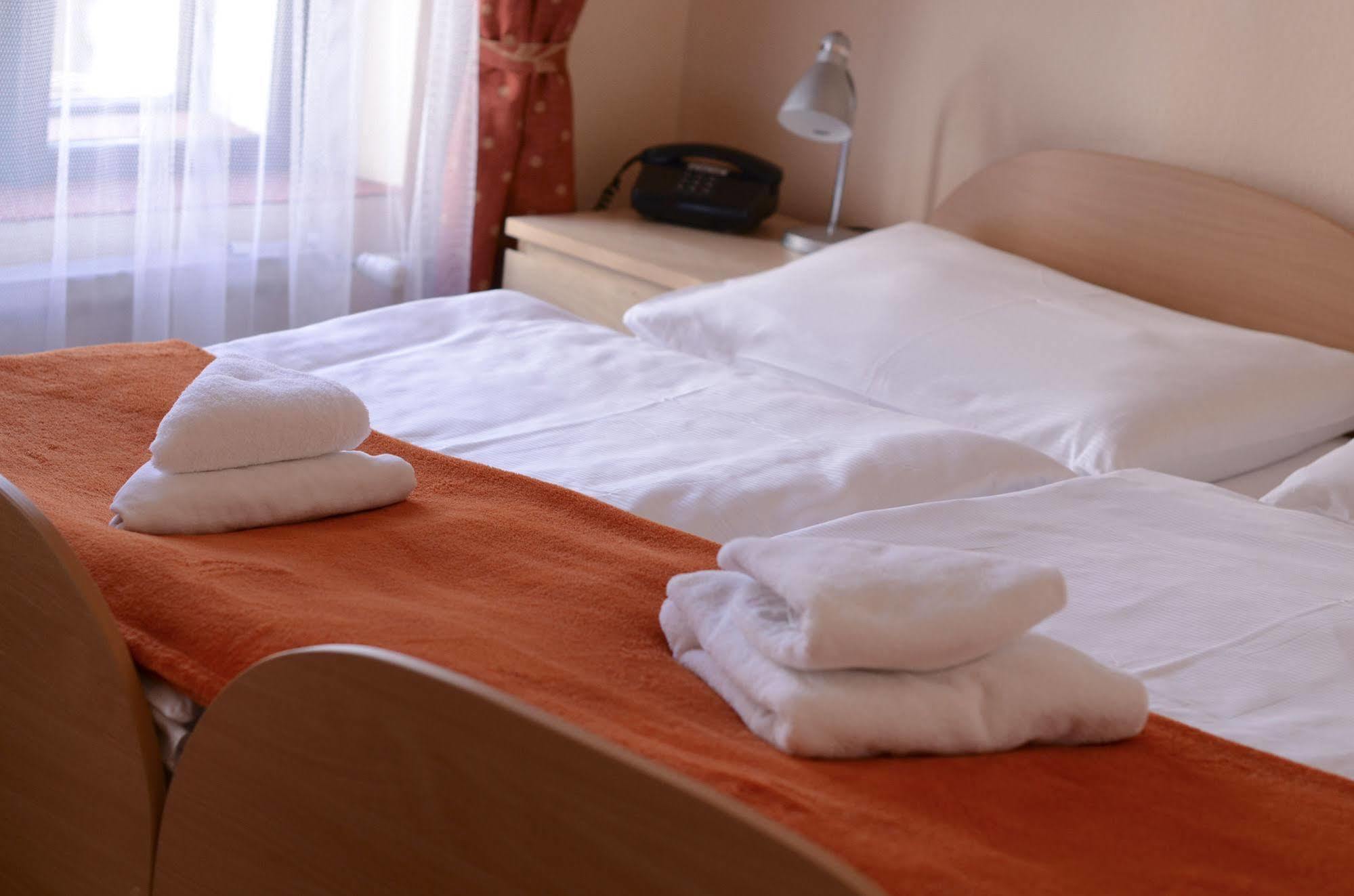 Hotel Paradies เตปลิตเซ ภายนอก รูปภาพ