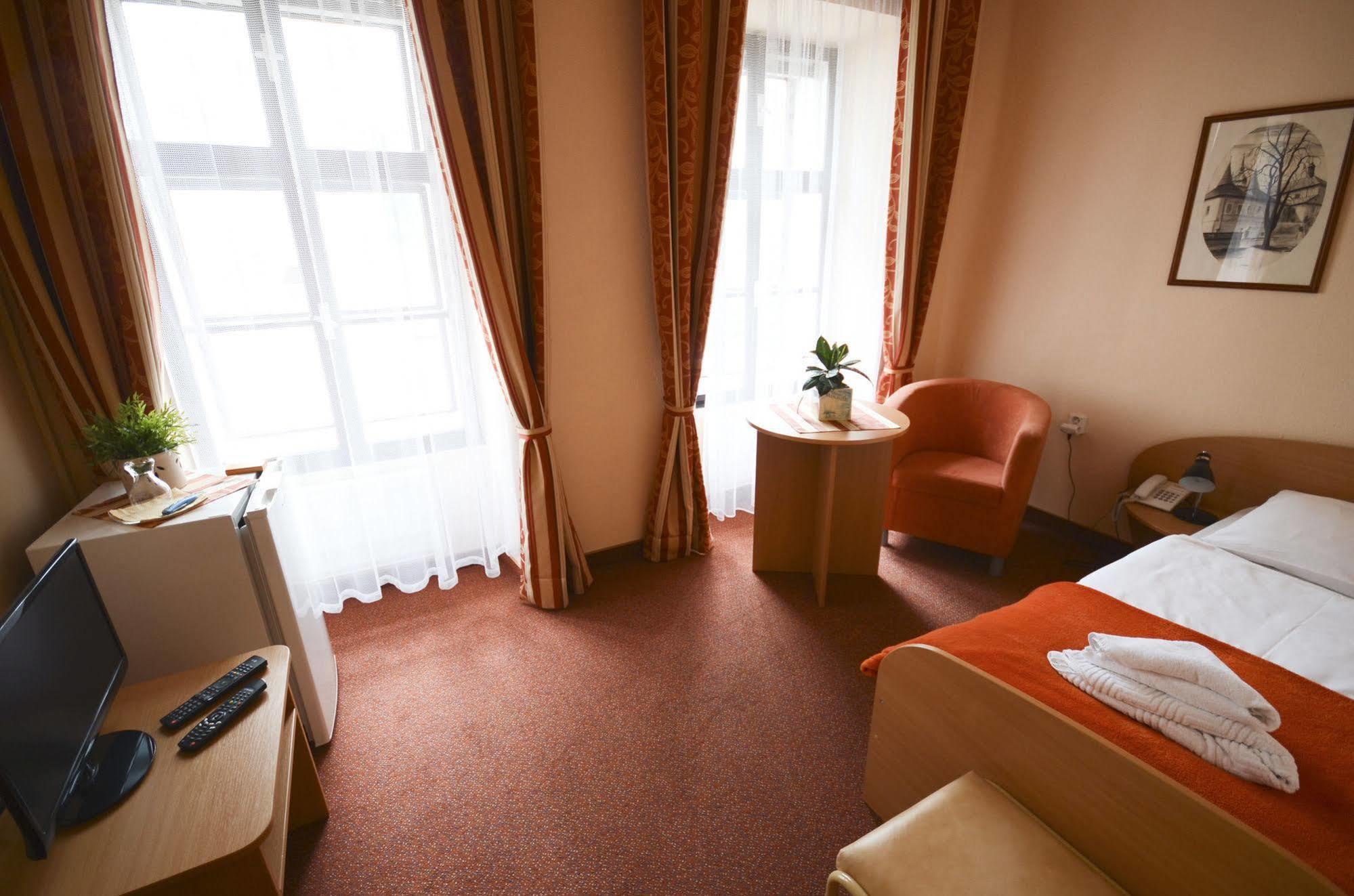 Hotel Paradies เตปลิตเซ ภายนอก รูปภาพ
