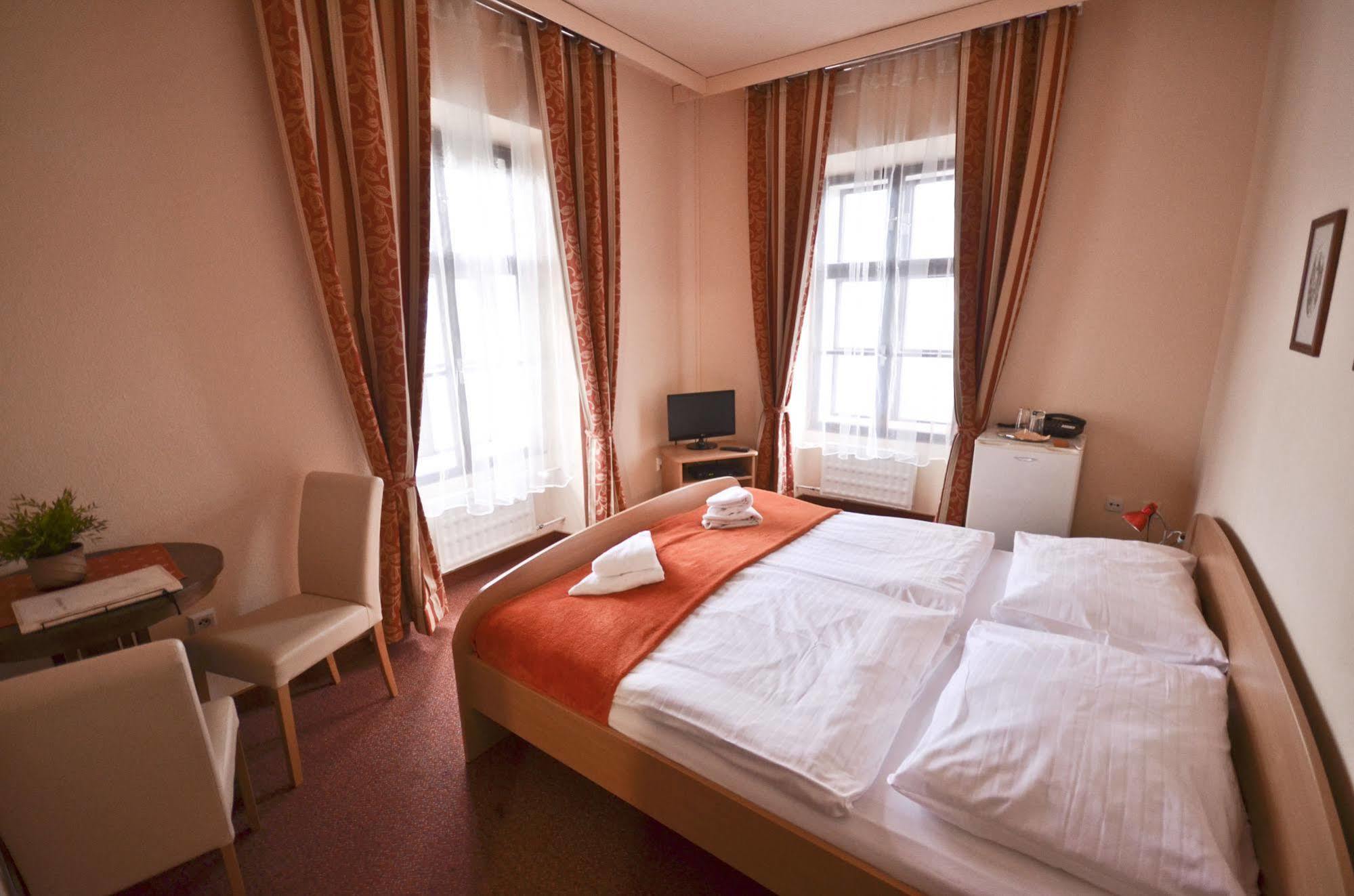 Hotel Paradies เตปลิตเซ ภายนอก รูปภาพ